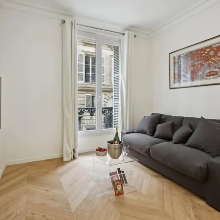 270 Haute - Superb In Paris. Paryż